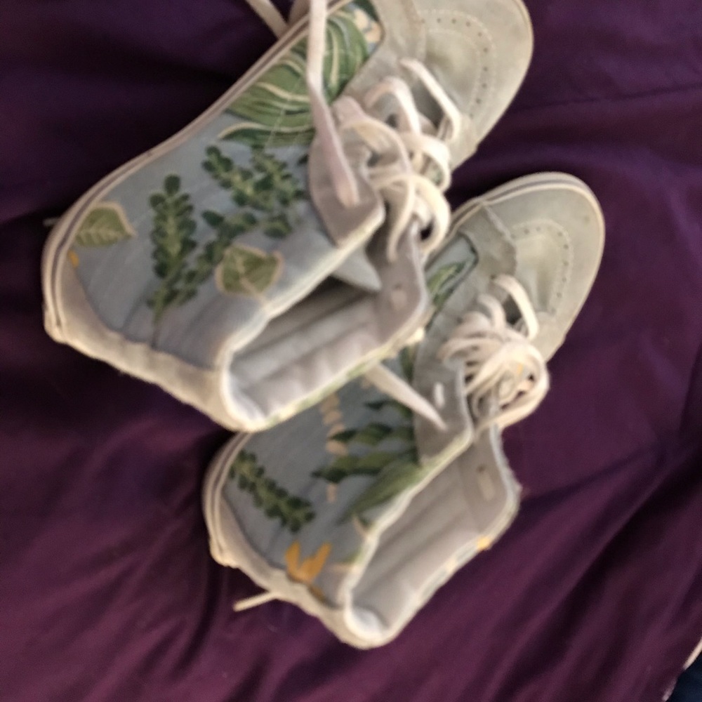 Vans size 9 women’s, 7.5 men